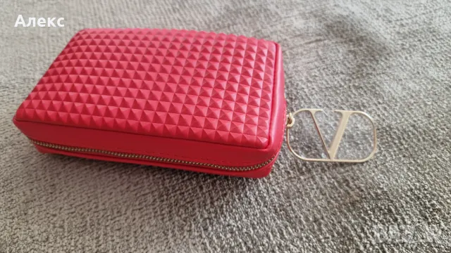 Valentino – Оригинален несесер! Нов! →
		Обява 47900489