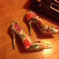 Обувки на цветя , снимка 3 - Дамски обувки на ток - 16189466