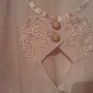 Бяла лятна блуза уникат без ръкав с апликации, снимка 2 - Ризи - 14942056