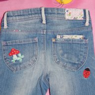Дънки на Н&М с цветни бродерии , снимка 5 - Детски панталони и дънки - 11124964