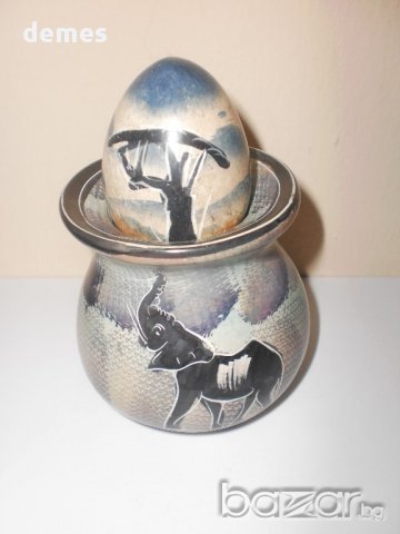Декоративно яйце с поставка , изработено от сапунен камък, снимка 1 - Декорация за дома - 17622317