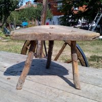 Старинно трикрако столче, снимка 1 - Антикварни и старинни предмети - 17009043