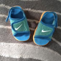 Сандали Nike 21 номер, снимка 1 - Детски сандали и чехли - 23258423