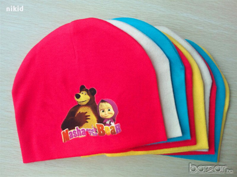 детска червена шапка с Маша и мечока, снимка 1