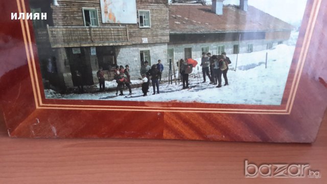 Стара снимка вкарана във дърво и лакирана има забележки , снимка 4 - Други - 17707126