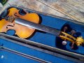 Много стара цигулка във дървен куфар ! Цигулката е във добро състояние !, снимка 6