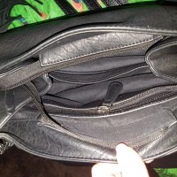 Черна кожена чанта с ресни, снимка 5 - Чанти - 19898687