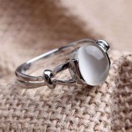Ефектен сребърен пръстен лунен камък , снимка 1 - Пръстени - 17369466
