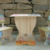 детска дървена рисувана маса с 2 стола, снимка 2 - Мебели за детската стая - 19579536