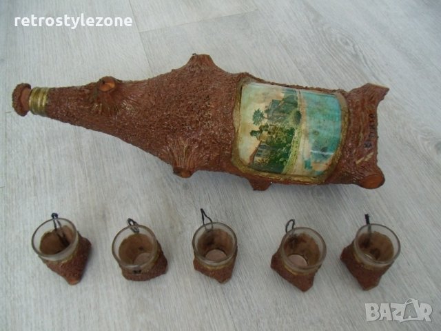 № 832 стар комплект - бутилка с чашки  - стъклена бутилка и 5 бр. стъклени чашки с декорация, снимка 3 - Други ценни предмети - 21817919