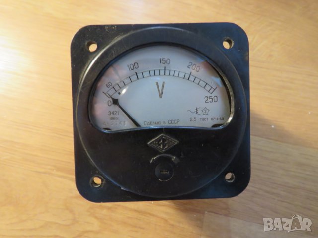 Руски волтметър волтмер 0 - 250 волта  безупречно качество и прецизност от 1969 г. СССР, снимка 2 - Други инструменти - 25904626