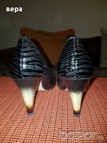 ПРОДАВАМ Обувки на Мегияс, снимка 3 - Дамски ежедневни обувки - 17626999