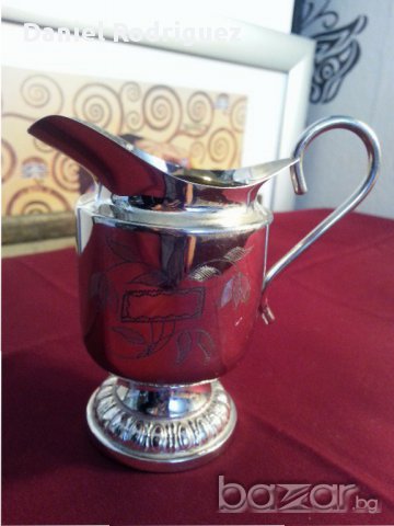 Много Красива Стара Каничка за Мляко