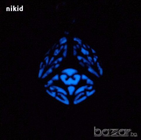 магическо светещо колие медальон квадратче синя светлина, снимка 4 - Колиета, медальони, синджири - 15357212