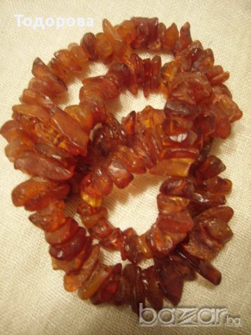 Продавам червен кехлибарен гердан от необработени късове., снимка 2 - Антикварни и старинни предмети - 11057455