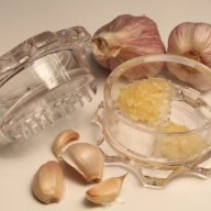 Garlik twister- въртяща се преса за смилане на чесън, маслини и подправки, снимка 4 - Други - 16754377