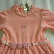 Детска рокля памучен плюш с  волани r дълъг ръкав в бледо розов цвят, снимка 4 - Детски рокли и поли - 9619278