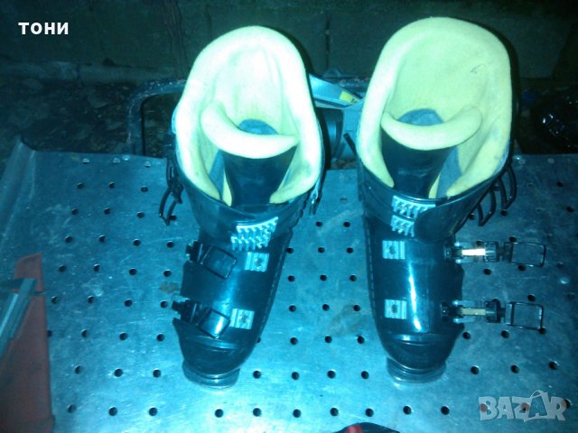 Антикварни ски обувки