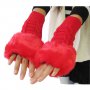 Модни пухени ръкавички в червено, снимка 1 - Шапки - 16775759