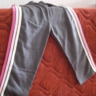Долнище на детски анцуг с кант в сиво, размер 98, ново, снимка 2 - Детски панталони и дънки - 10725395