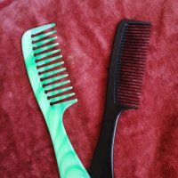 Нов комплект от 2 броя гребени за коса с широки и тесни зъбци в черно и зелено, снимка 3 - Аксесоари за коса - 21577378