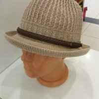 Дамска шапка, снимка 2 - Шапки - 24303747