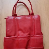 Дамска лачена чанта в червено, снимка 2 - Чанти - 25589531