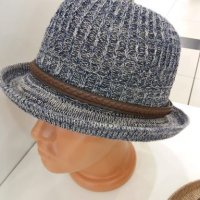 Дамска шапка, снимка 1 - Шапки - 24303747