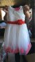детска дълга  бяла официална рокля с червени листенца роза и коланче, снимка 3