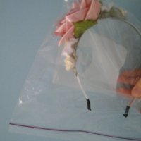 Детска диадема с рози , снимка 2 - Шноли, диадеми, ленти - 23944390