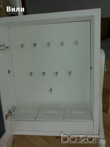 Огледало с шкаф за бижута, снимка 3 - Огледала - 15311853