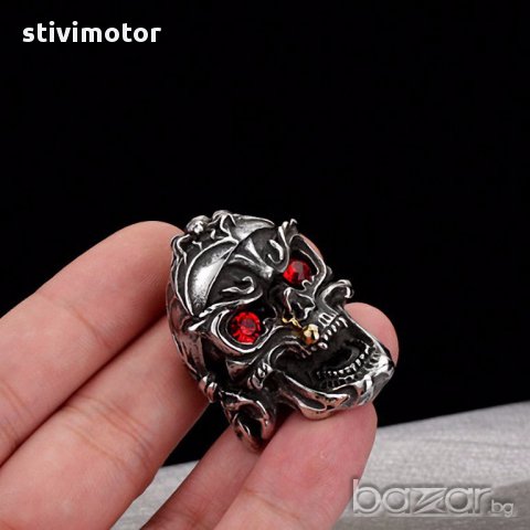 Пръстен мъжки стомана череп+камъни,.