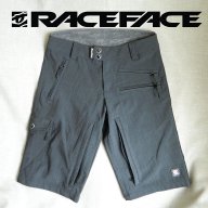 RACEFACE Къси панталони, снимка 1 - Велосипеди - 18138151