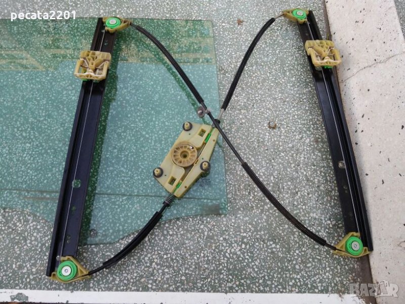 Продавам - оригинален заден десен стъклоповдигач за Ауди Кю 7, снимка 1