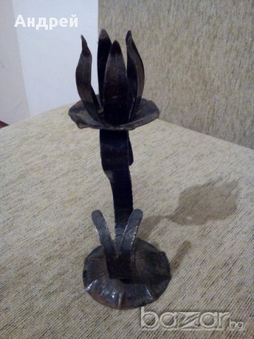 Свещник от ковано желязо, снимка 2 - Антикварни и старинни предмети - 17479196