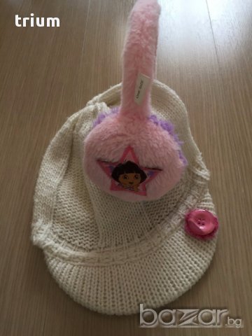 Красива бяла шапка и аксесоар за уши слушалки с Дора, 4-6г., снимка 3 - Шапки, шалове и ръкавици - 17488930