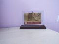 Сувенирни 500 евро златни банкноти в стъклена поставка и масивно дърво + сертификат
