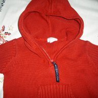 Червен пуловер с качулка, снимка 6 - Жилетки и елечета за бебе - 17352889