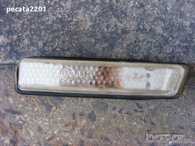 Продавам - оригинален бял десен мигач в калника за БМВ Х5 (BMW X5) 2002 г, снимка 1 - Части - 11730706