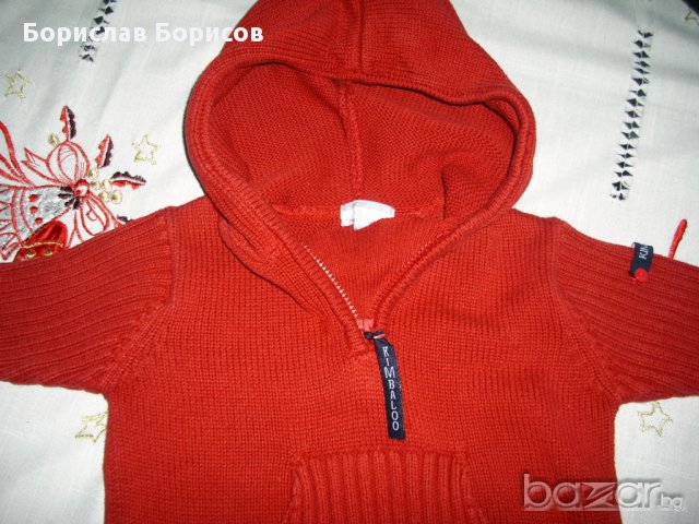 Червен пуловер с качулка, снимка 6 - Жилетки и елечета за бебе - 17352889
