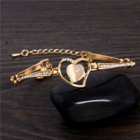 Нежна златиста дамска гривна със сърце и седефена перла и  камъчета котешко око , снимка 2 - Гривни - 18767625