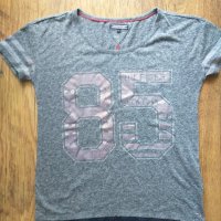 Tommy Hilfiger Shirt Bibi - страхотна юношеска тениска КАТО НОВА , снимка 3 - Детски тениски и потници - 25700332