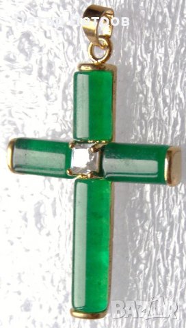 Позлатен кръст със зелен авантюрин, снимка 2 - Колиета, медальони, синджири - 21175027