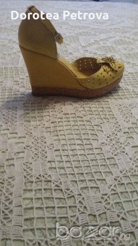 Обувки естествена кожа и корк, летни, жълти, снимка 2 - Сандали - 19944303