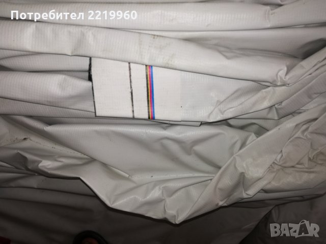 подавам промазан  бризент 