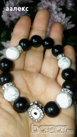 Гривна от естествени камъни