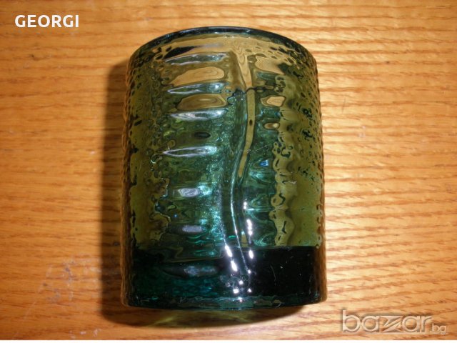стъклена вазичка