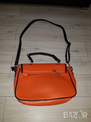 Оранжева кожена чанта с черни дръжки с къса и дълга дръжка, снимка 2 - Чанти - 23623408