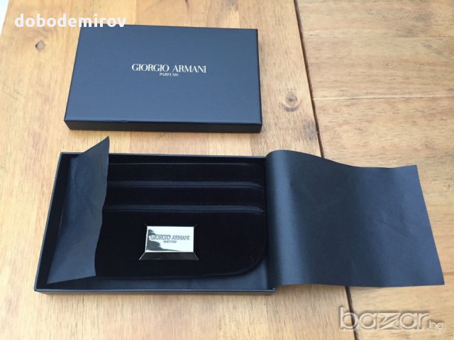 Нова чанта/клъч кадифе Giorgio Armani Velvet Black Wristlet оригинал, снимка 17 - Чанти - 12744741