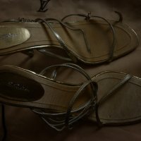 Страхотни сатенени сандали в цвят злато , снимка 1 - Сандали - 19099102